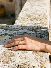 Load image into Gallery viewer, Rounded wedding band