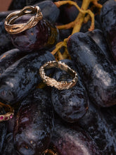 Load image into Gallery viewer, Acanthus - art and endurance