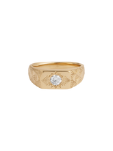 Load image into Gallery viewer, A yellow gold band ring with a single central diamond, featuring hand-engraved fan motifs on the band and face.