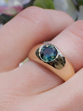 Load image into Gallery viewer, Sapphire tapa ring

