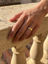 Load image into Gallery viewer, Classic wedding band
