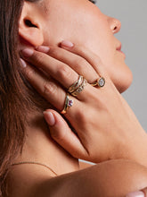 Load image into Gallery viewer, Curvy band
